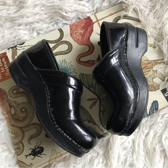 Dansko Patent Leather Clogs‎ - Picture 5 of 10
